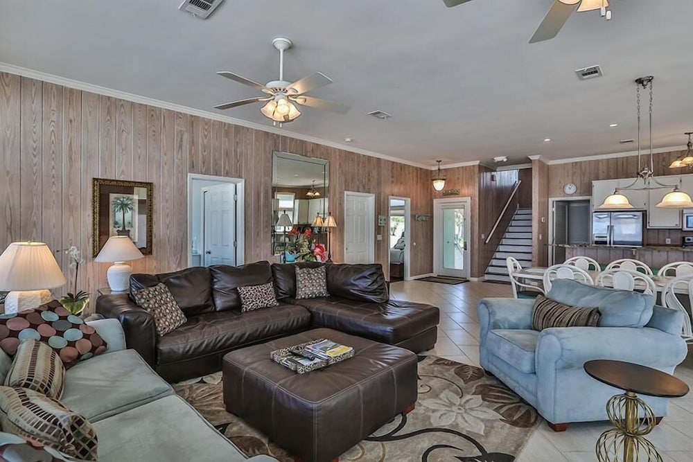 Storks Nest 6 Bedroom Holiday Home by Five Star Properties