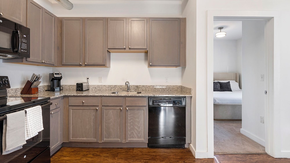 Landing Apartments near Jefferson Park