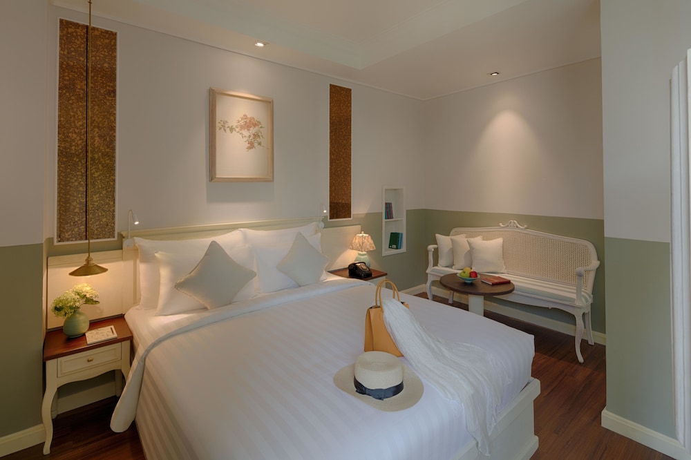 Au Lac Charner Hotel 82