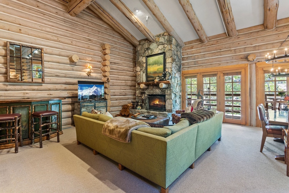 Pine Inn at Trail's End Lodge - Three Bedroom Residence with Spa #2 3 Condo