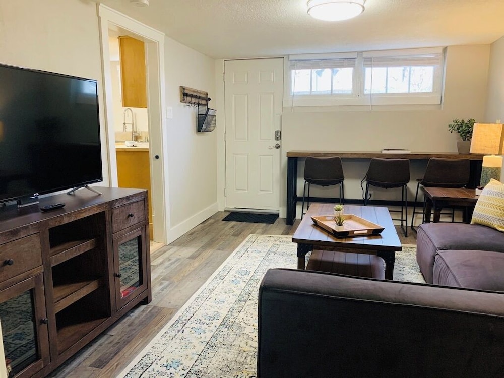 The Bungalow Retreat by UNC - Free Bikes!