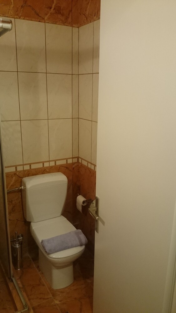 Flisvos Rooms