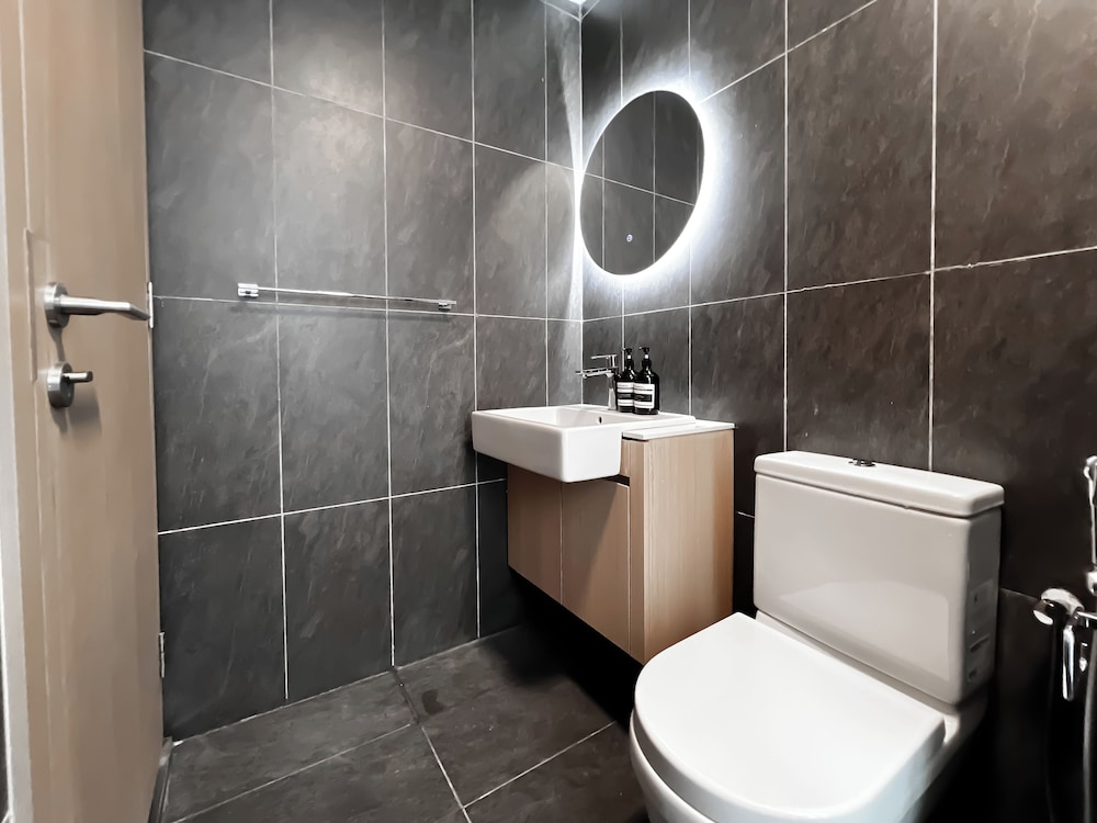 The Luxe by Manhattan Group