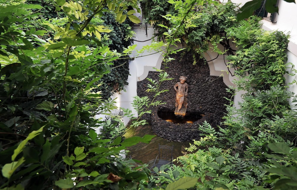 La Palazzina Santa Dorotea Splendid Rome Townhouse With Courtyard Garden