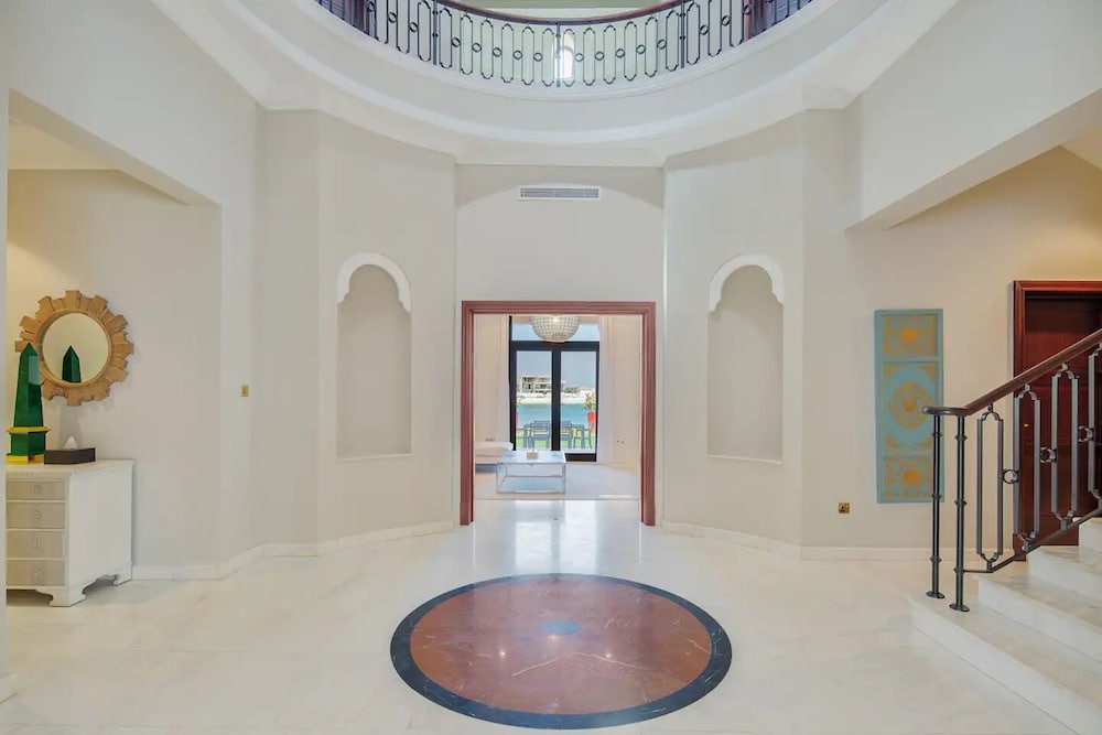 Private Palm Villa - Mint Stay