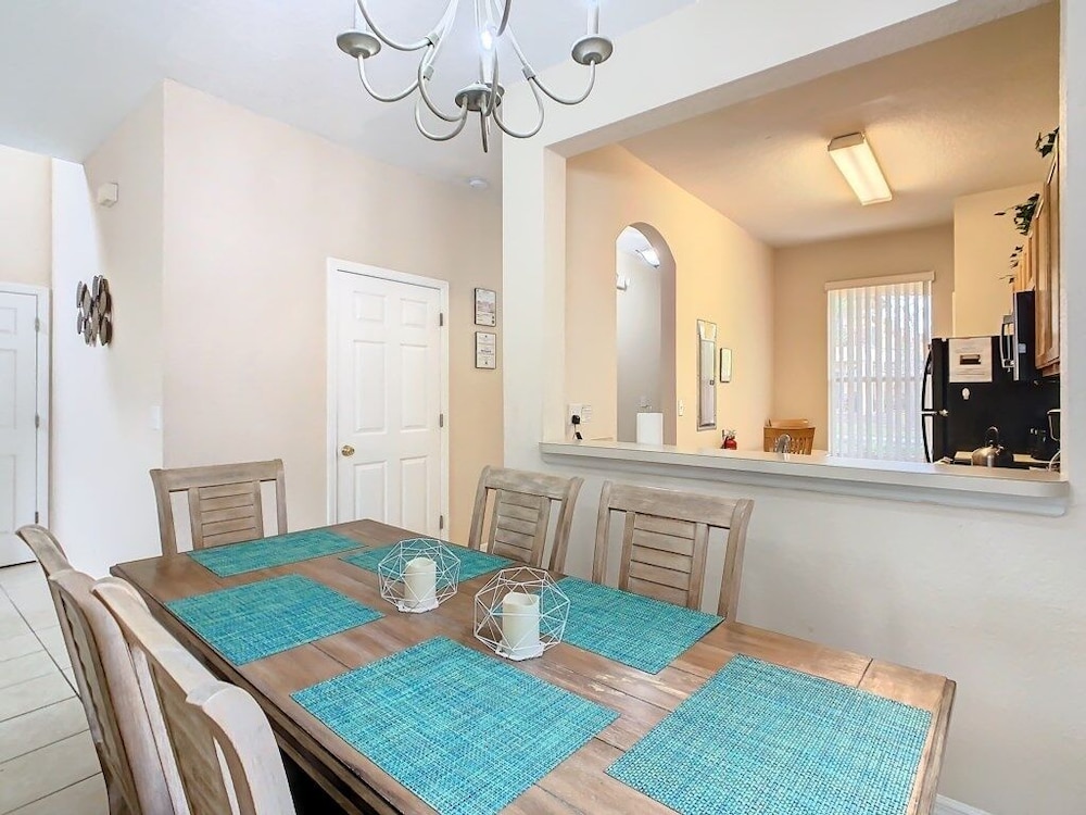 Regal Oaks Getaway: 4br Home Close To Disney & Old Town 4 Bedroom Townhouse