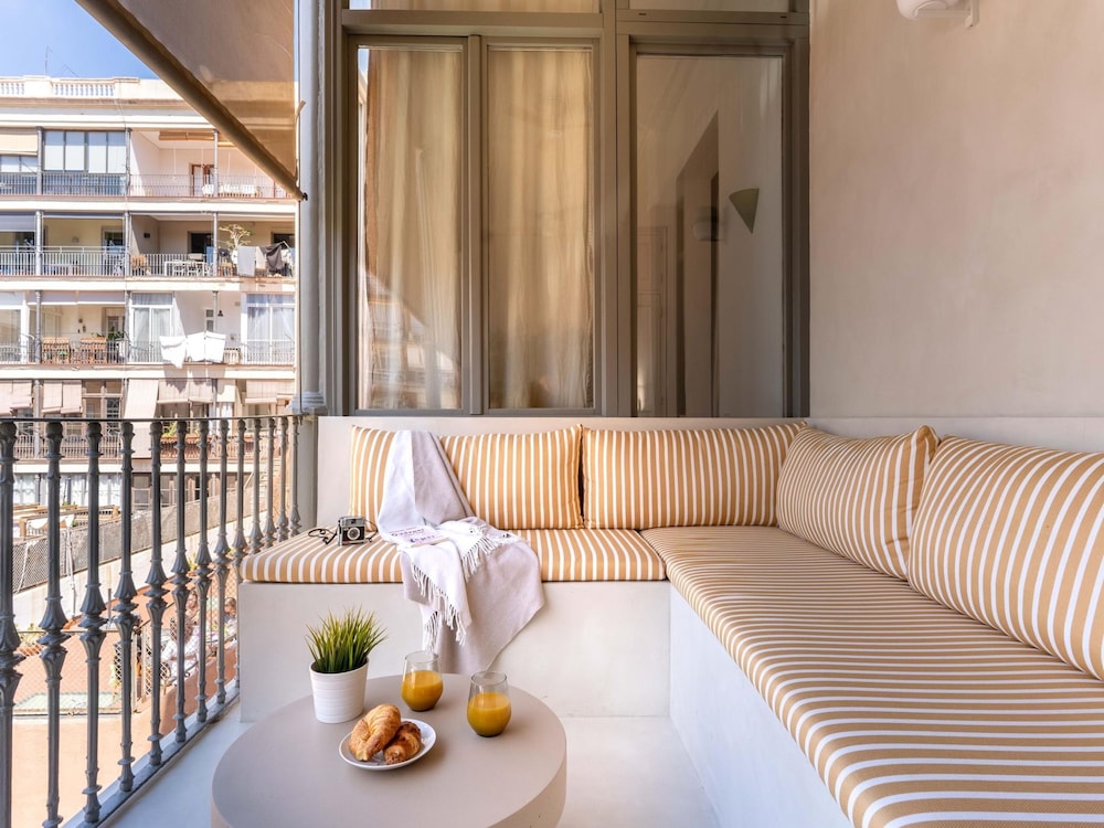 Apartamento de Tres Habitaciones con Terraza 11B