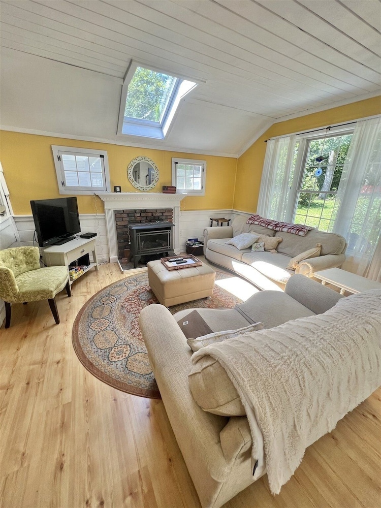 Pine Tree Cottage Limit 5 2 Bedroom Cottage
