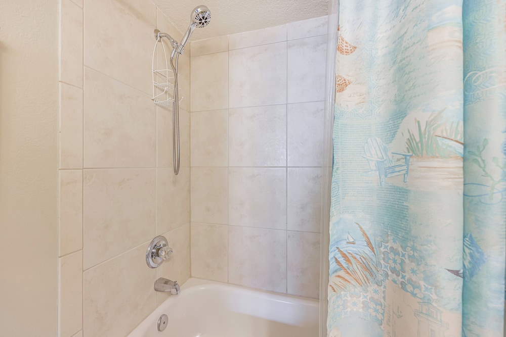 Walk to St Augustine Beach! Condo w/ Pool Access