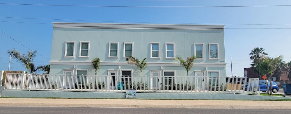 Villas De Laguna 2 3 Bedroom Townhouse