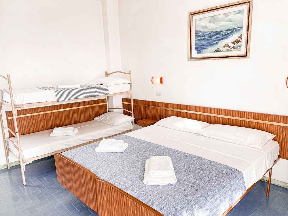 Hotel Sara - 4 Guests Room - n 7 photo 2