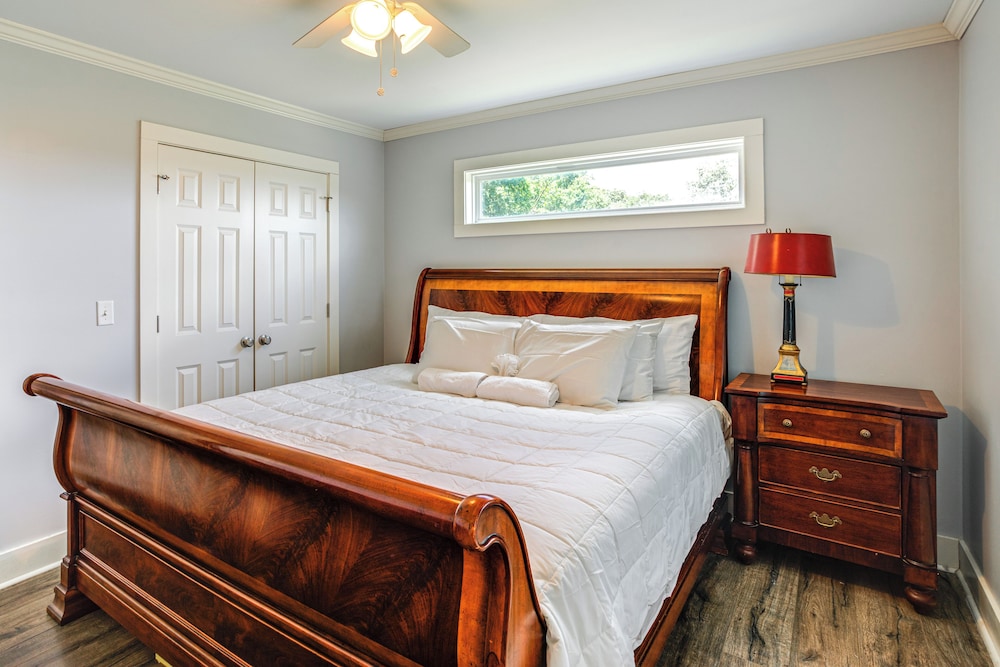 7 Mi to Ole Miss: Quiet Rural Retreat w/ Yard!