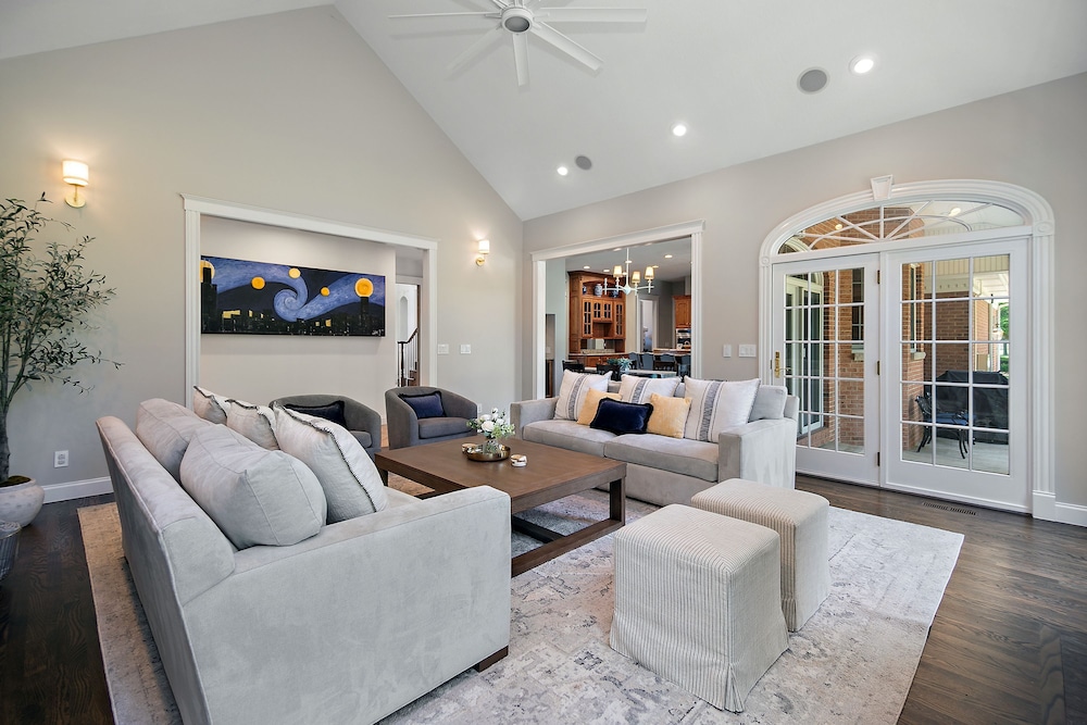 Private Riverbank 27-acre Estate 1 hr From Chicago