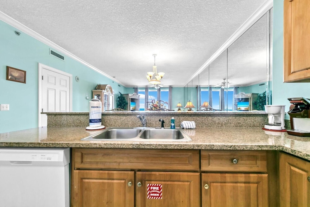 Twin Palms 702