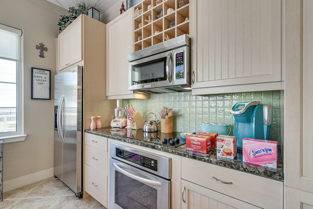 Beachfront Galveston Getaway w/ Gulf Views!