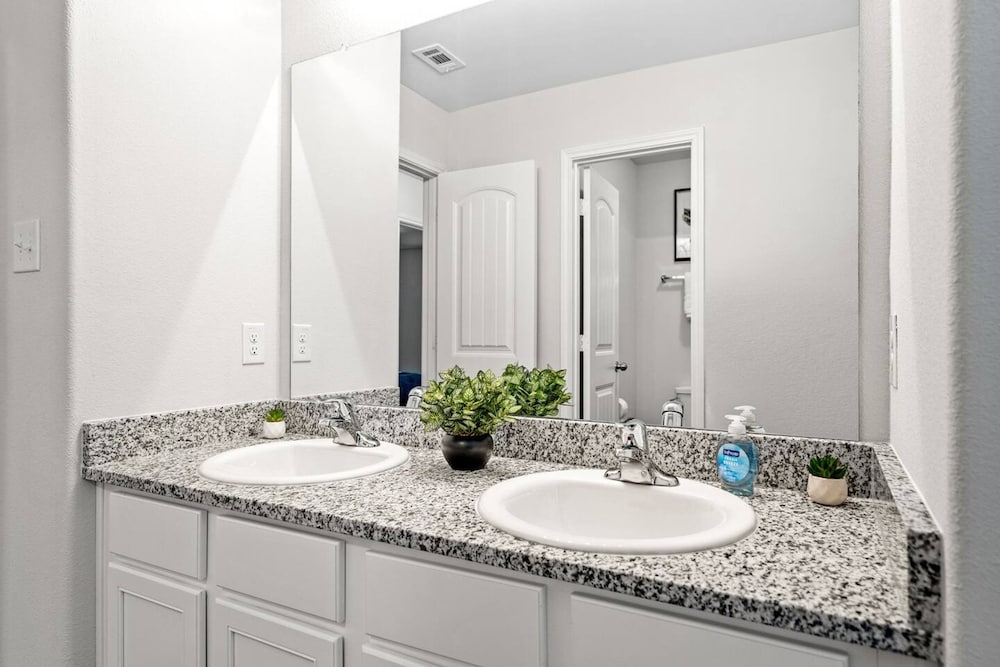 Spacious Fort Worth House Ideal for Relocations