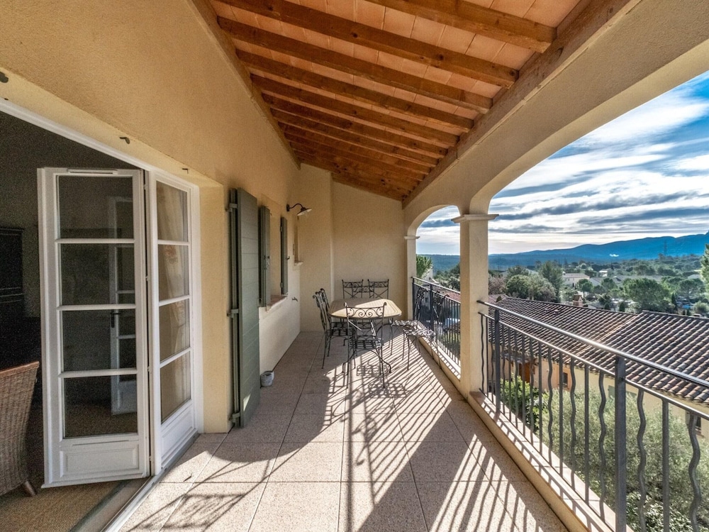 Relaxing La Motte Hideaway for a Group