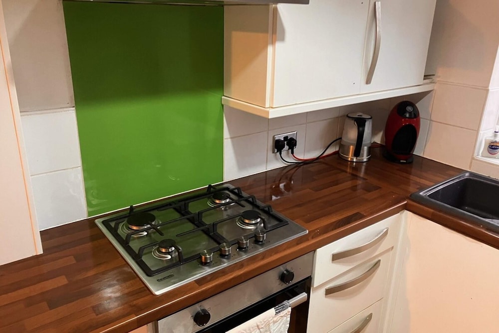 Spacious 1BD Flat - 4 Mins to Regent's Canal!