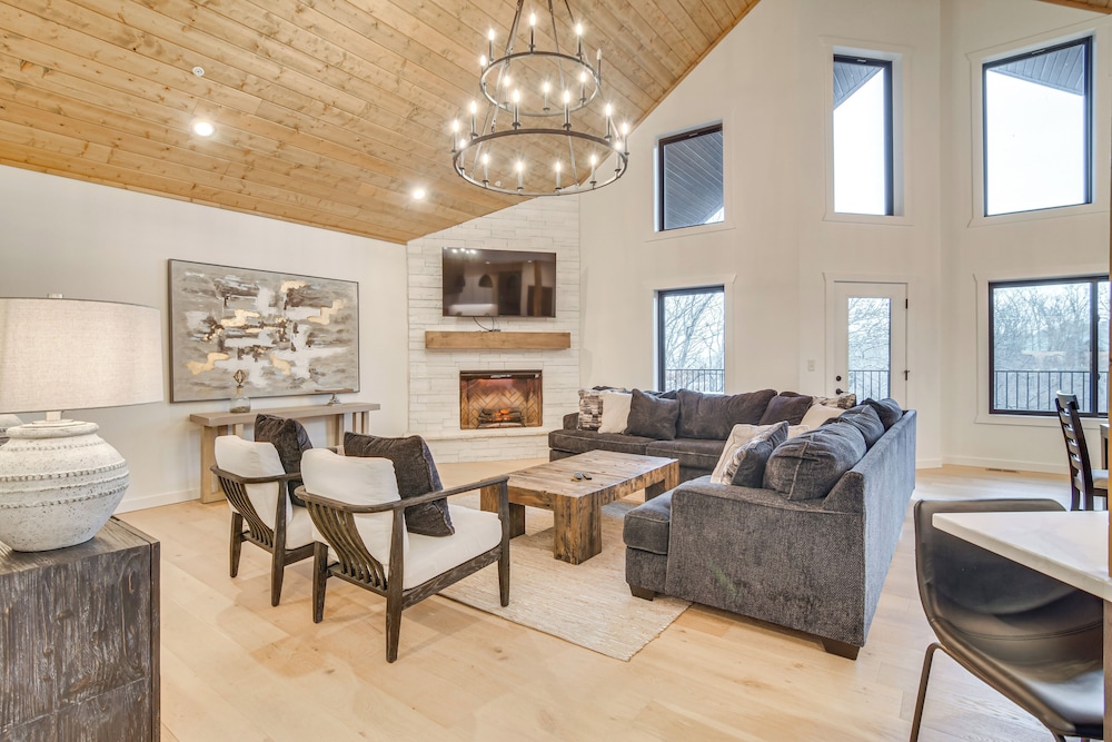 Fireplace + Lake Access: Waterfront Branson Escape