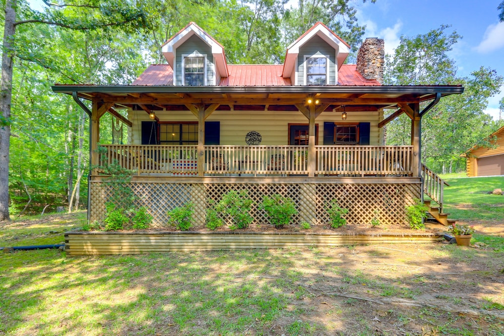 Charming Lake Sinclair Cabin: Fire Pit, Dock view 3