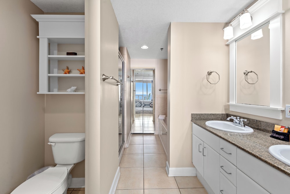 20th Floor Condo! Sleeps 8! Gulf Front Master Suite w/ Beautiful Gulf Views!
