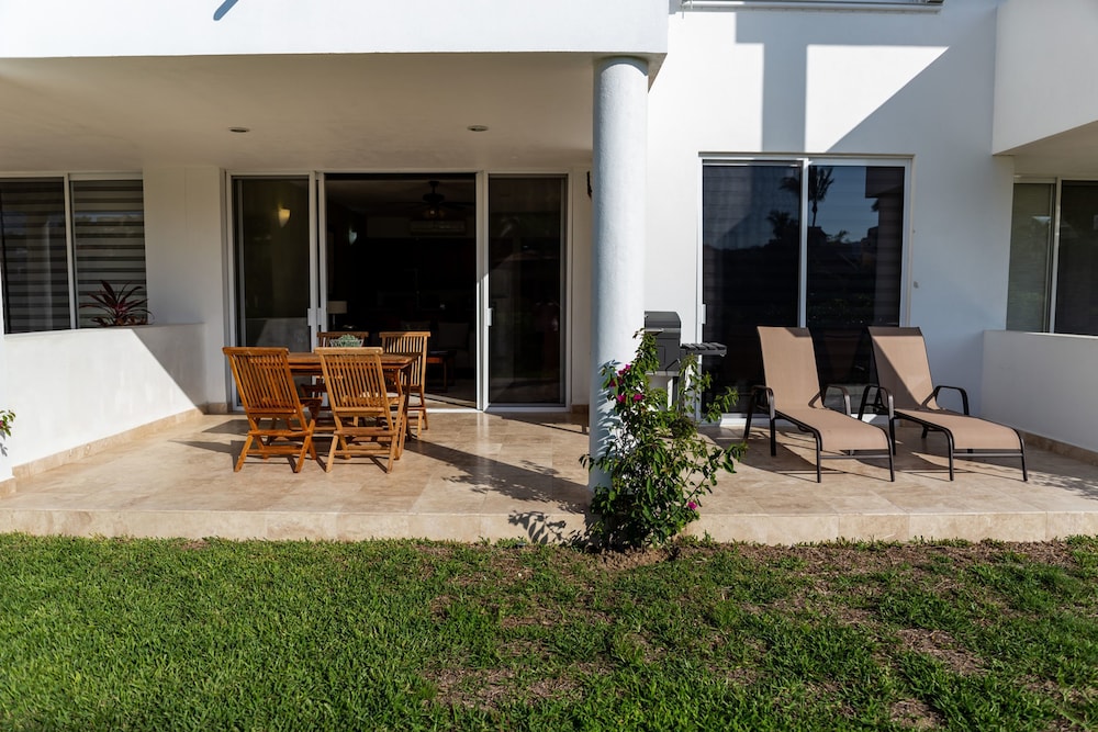 Peninsula 102 2 BR by Casago view 2