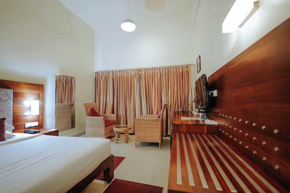 Hotel Devaragam