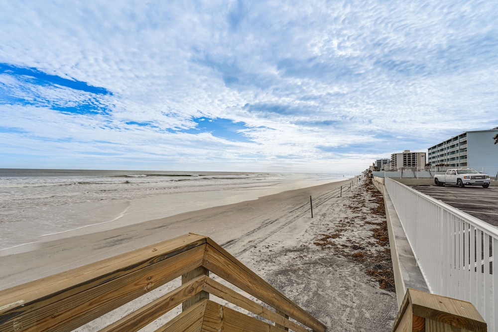 Beachfront Studio w/ Community Indoor Pool!