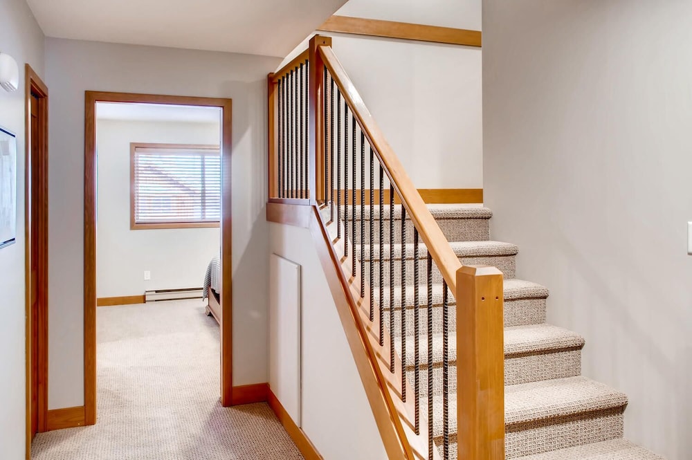 385 Moonshine Crescent by Okanagan Premier