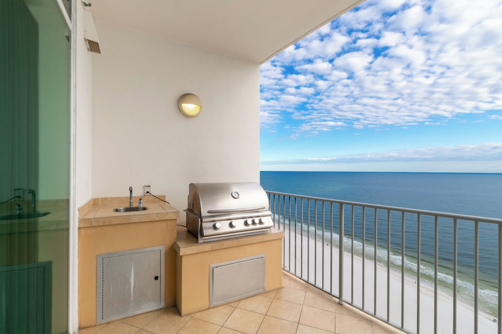 Turquoise Place 2205 C