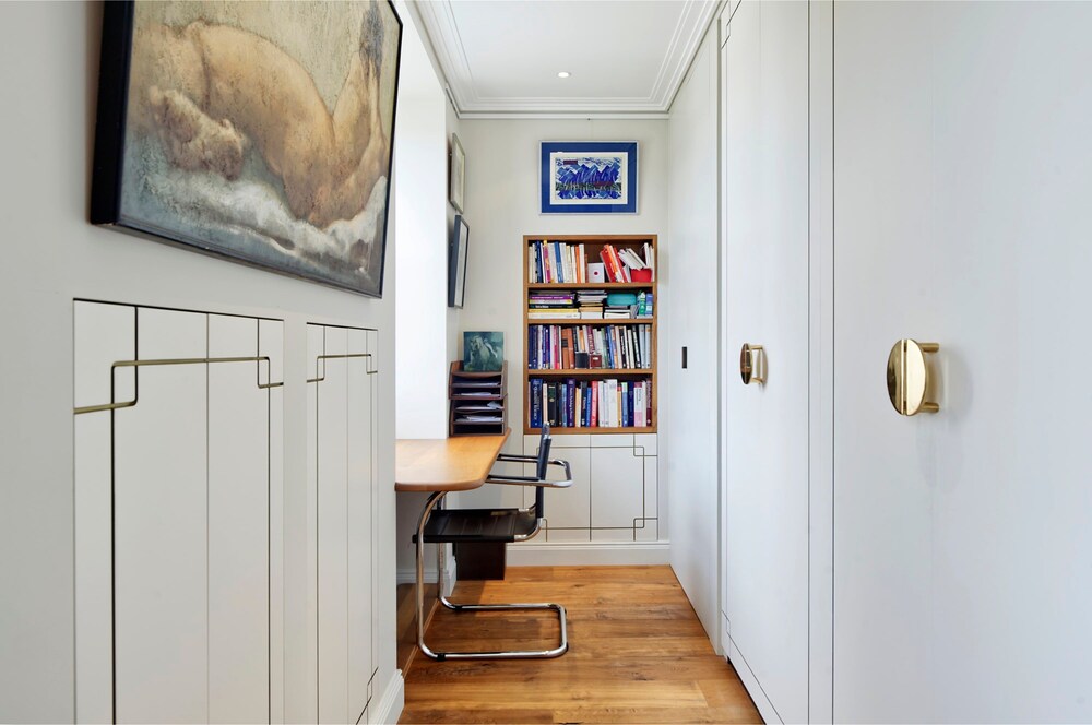 Stunning and Unique 2 Bedroom Apartment in Little Venice West London
