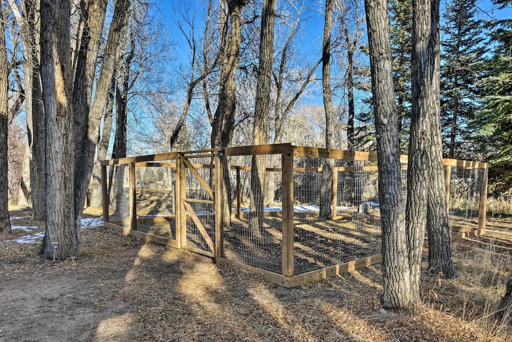 Cozy Mountain Studio By Main Street & Hot Springs!