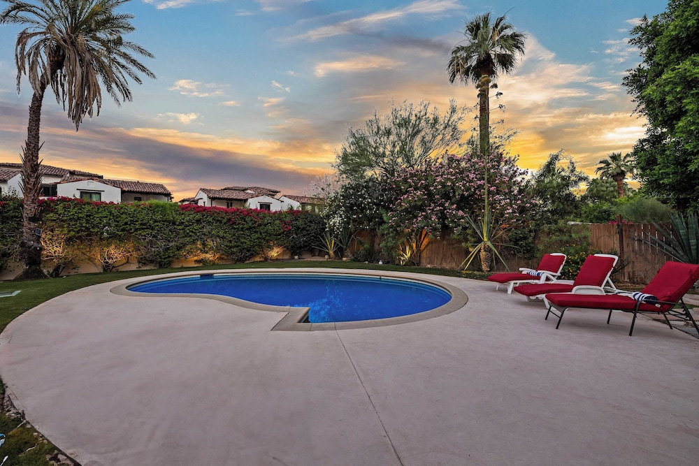 Dandelion by Avantstay Pool, 0.2mi to Downtown!