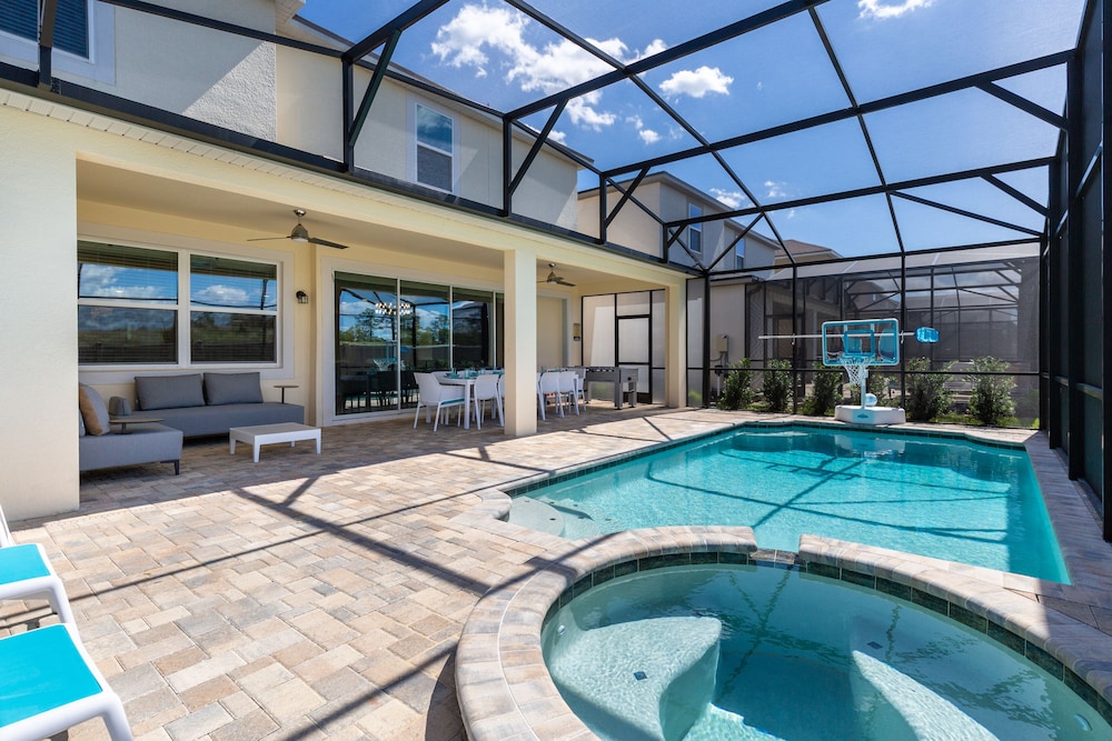 Solara Resort - Luxury 9 Bedroom Homes - Image 3