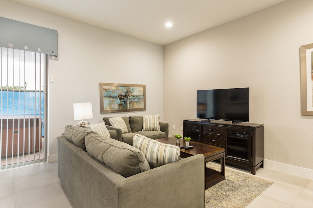 Summerville Vacation Homes by Columbia Management