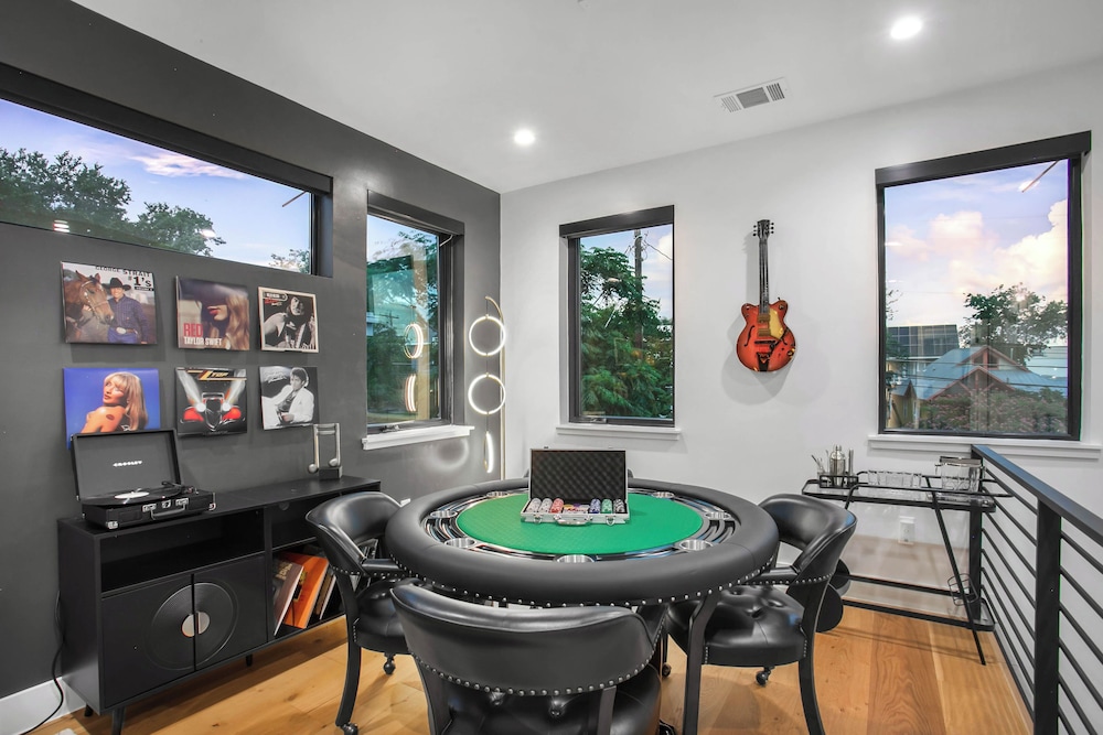 ATX South Lamar Creekside with Hot tub