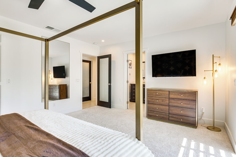 Mtn Views & Outdoor Oasis: Palm Springs Getaway