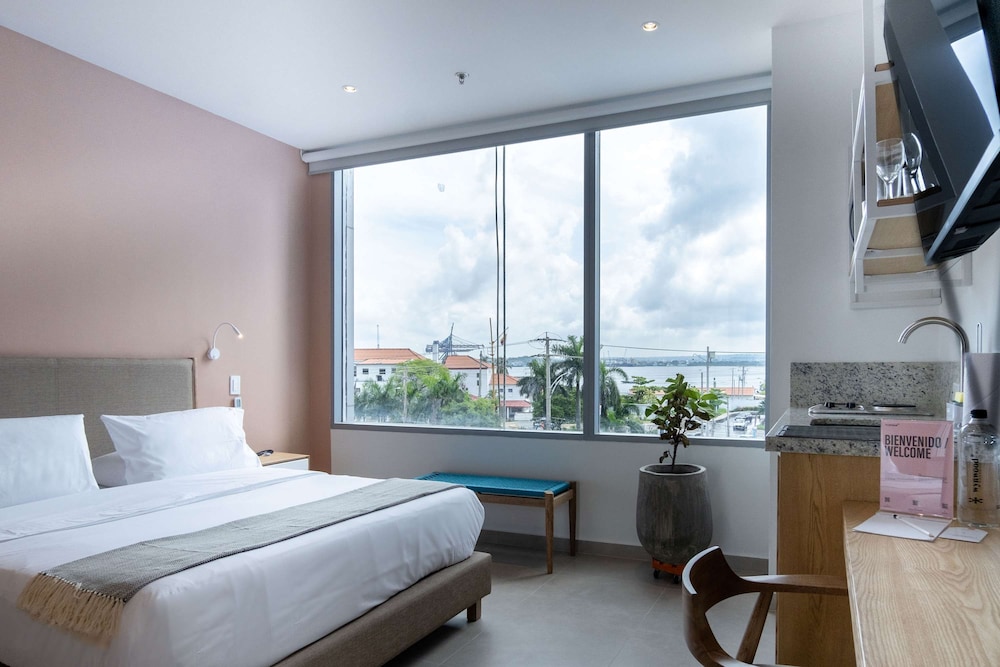 w Sophisticated 3BR w Magical Terrace in CTG
