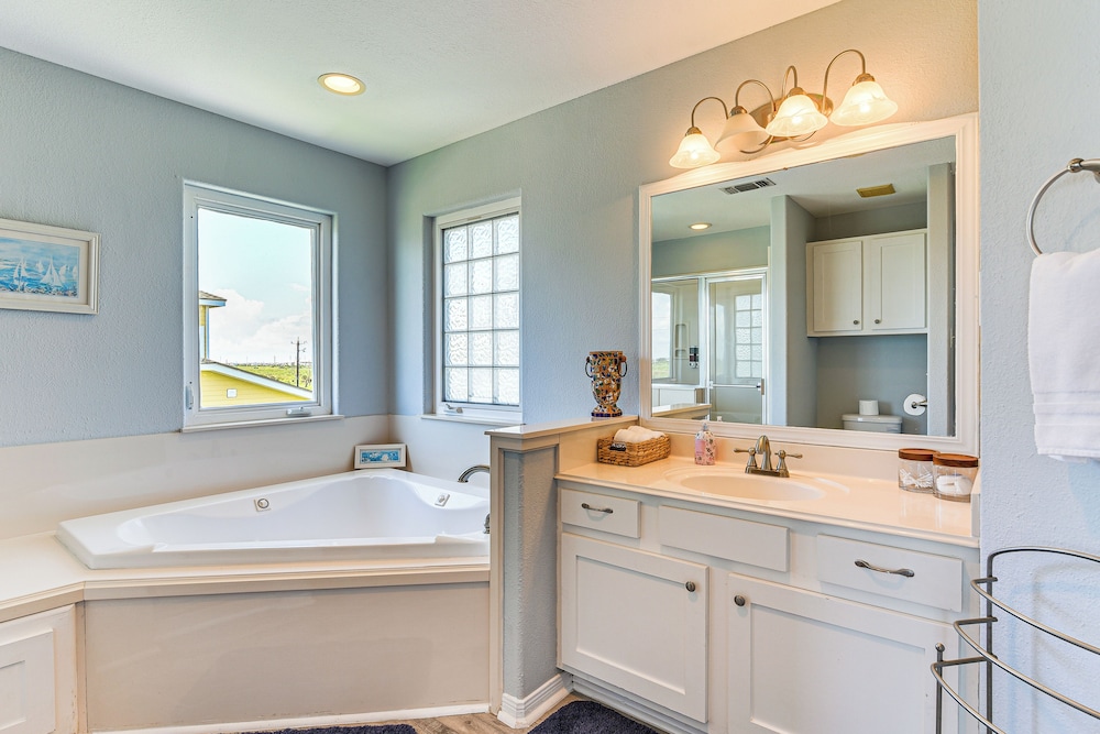 Walk to Beach: Home w/ 2 Decks in Galveston!