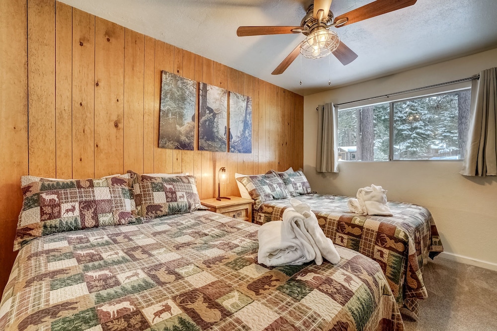 Whispering Pines Cabin - Family and pet Friendly Abode view 2