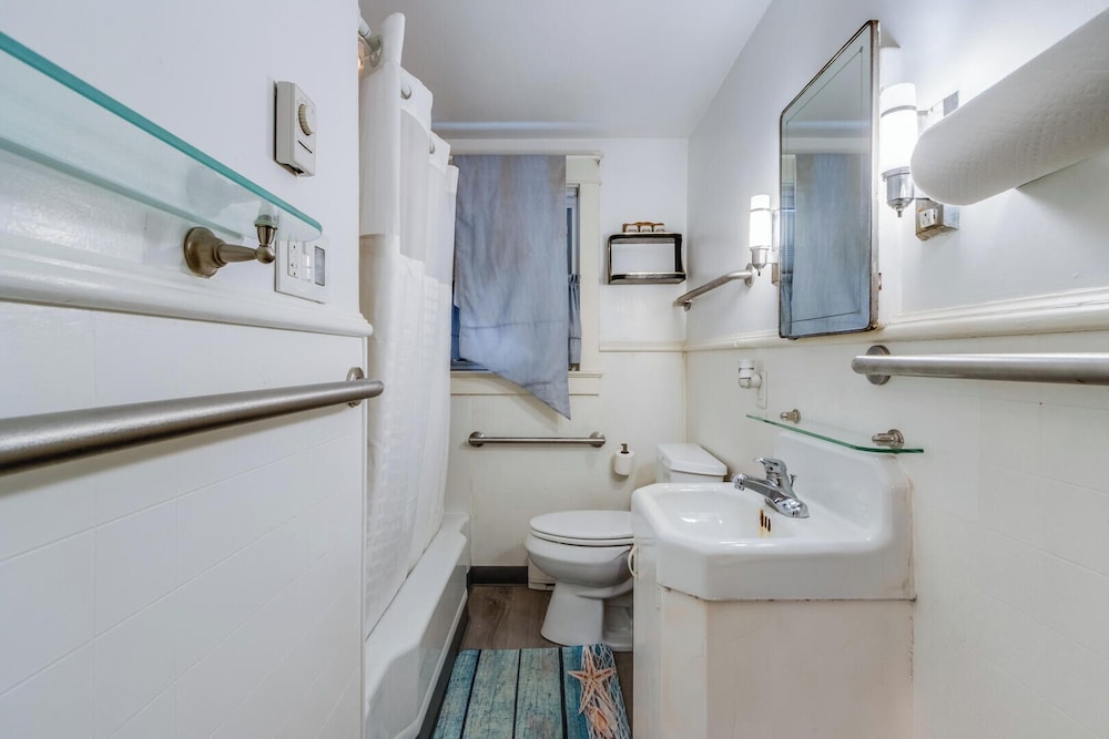 Hickman Street 208a