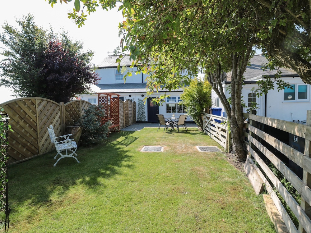 9 Station Cottages
