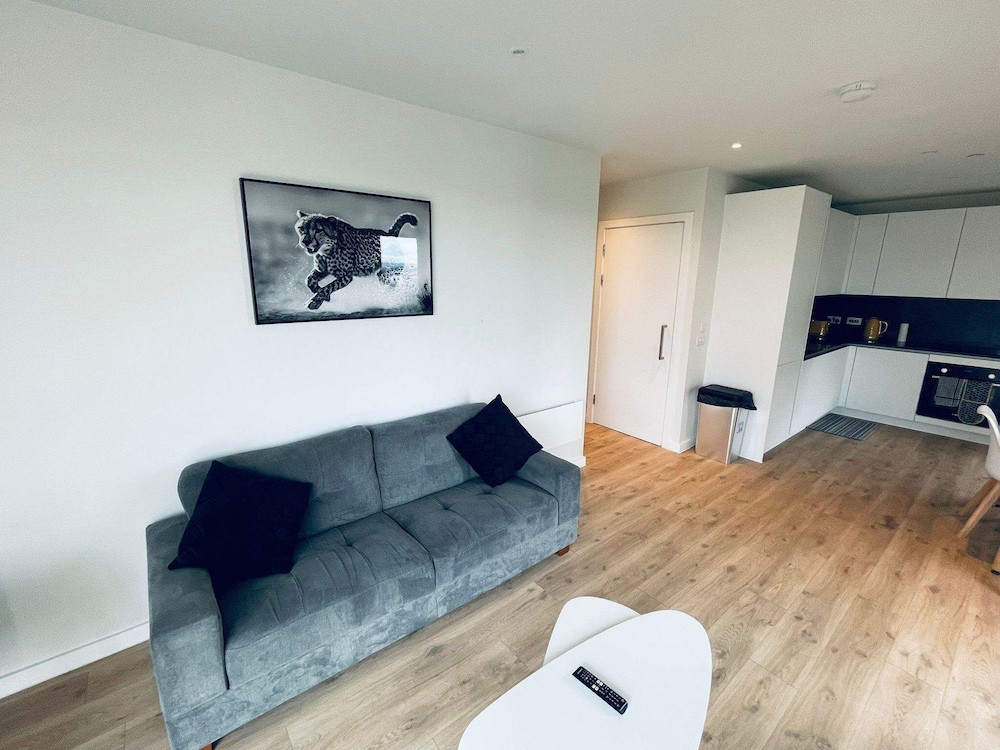 City Sky View Centre Luxe Apartment - 2 Bedrooms