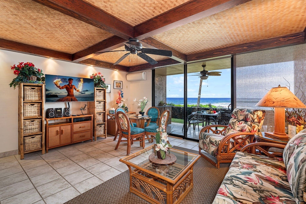 Easy Walk to Town Ocean Front AC & Wifi - Vrkcv