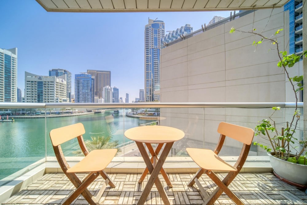 Enchanting 1BR w Balcony Overlooking Dubai Marina