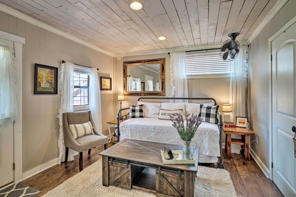 Charming Lake Travis Cottage 20mi to Dtwn Austin - Property Image 5