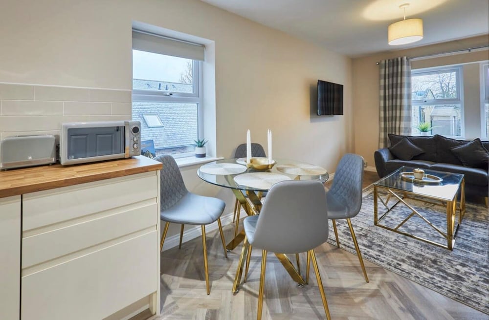 Host Stay Column Mews view 4