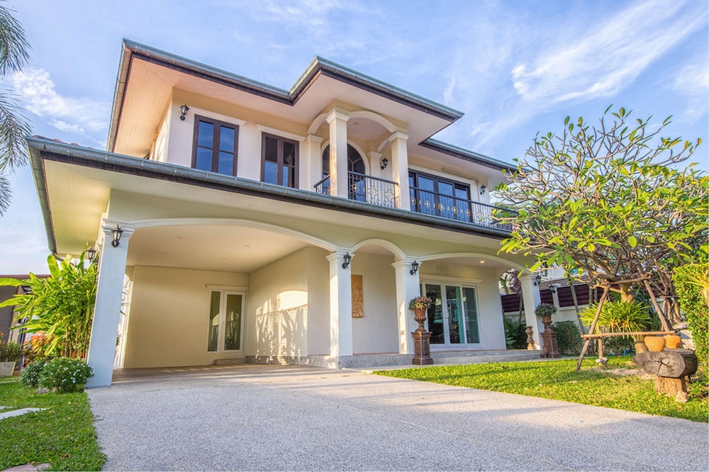 Baan Big Family HuaHin Pool Villa