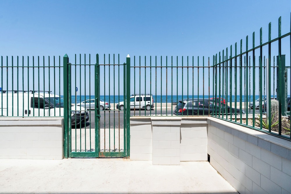 The Sea Outside Apartments