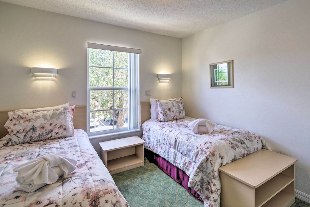 Cozy Kissimmee Townhome ~ 8 Mi to Disney World! view 3